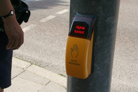 歩行者用信号ボタン