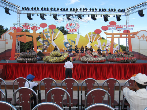 ベトナム・ホイアン祭り公演